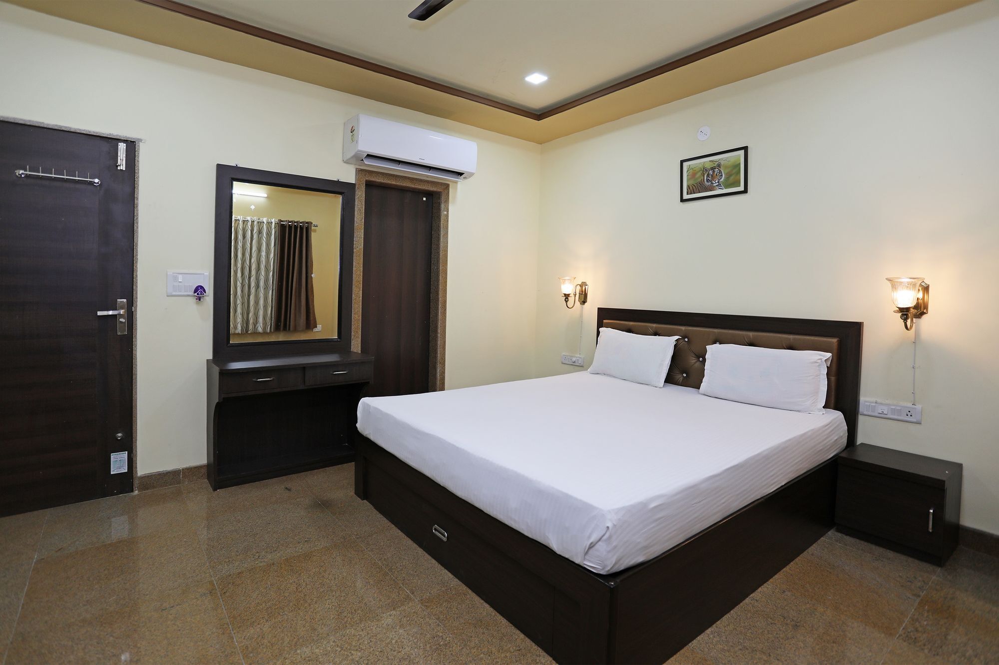 Oyo 9428 Hill View Room Goverdhan Vilas Udaipur Eksteriør billede