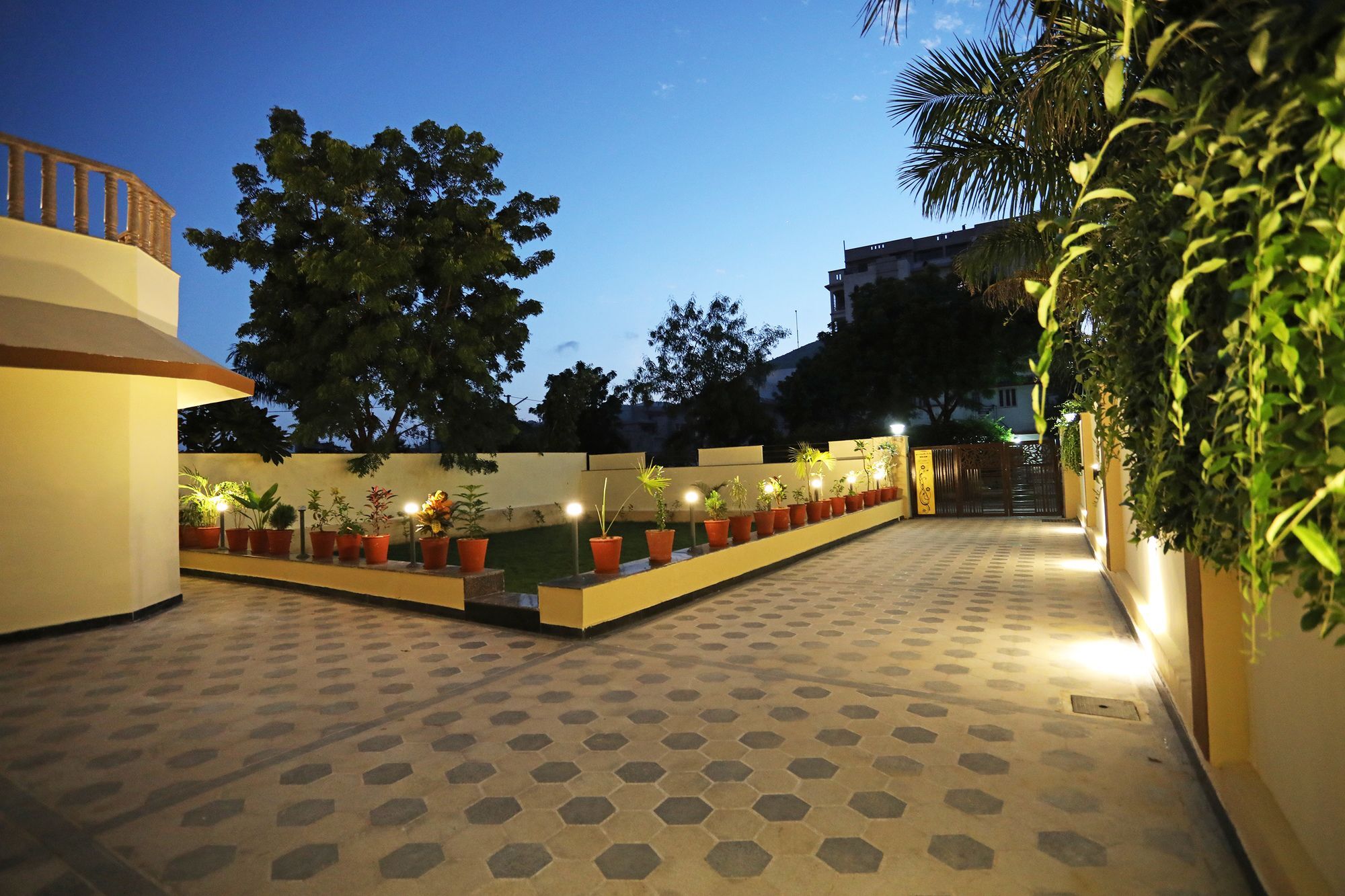 Oyo 9428 Hill View Room Goverdhan Vilas Udaipur Eksteriør billede